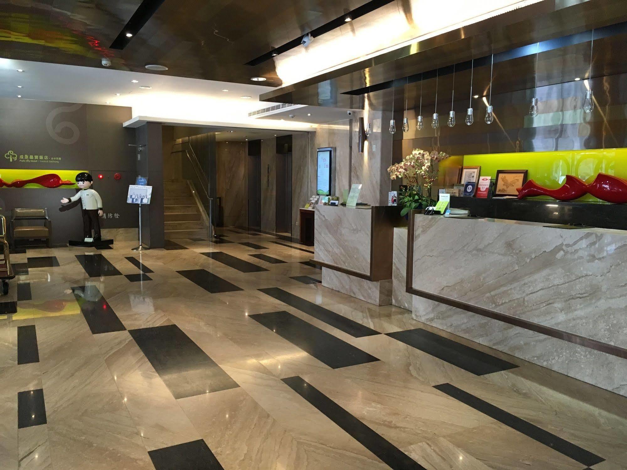 Park City Hotel Central Taichung Exteriör bild